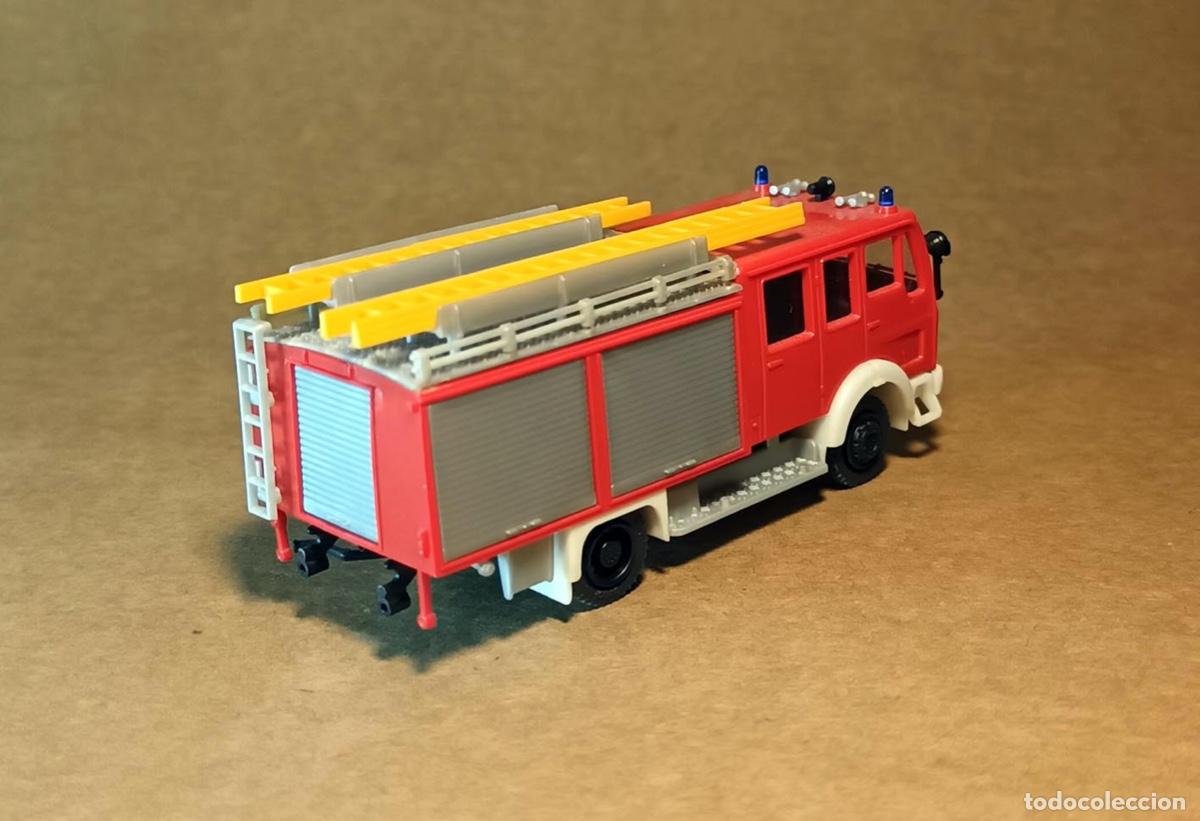 Trenes escala: Cami&oacute;n Mercedes de bomberos de Preiser - Foto 3
