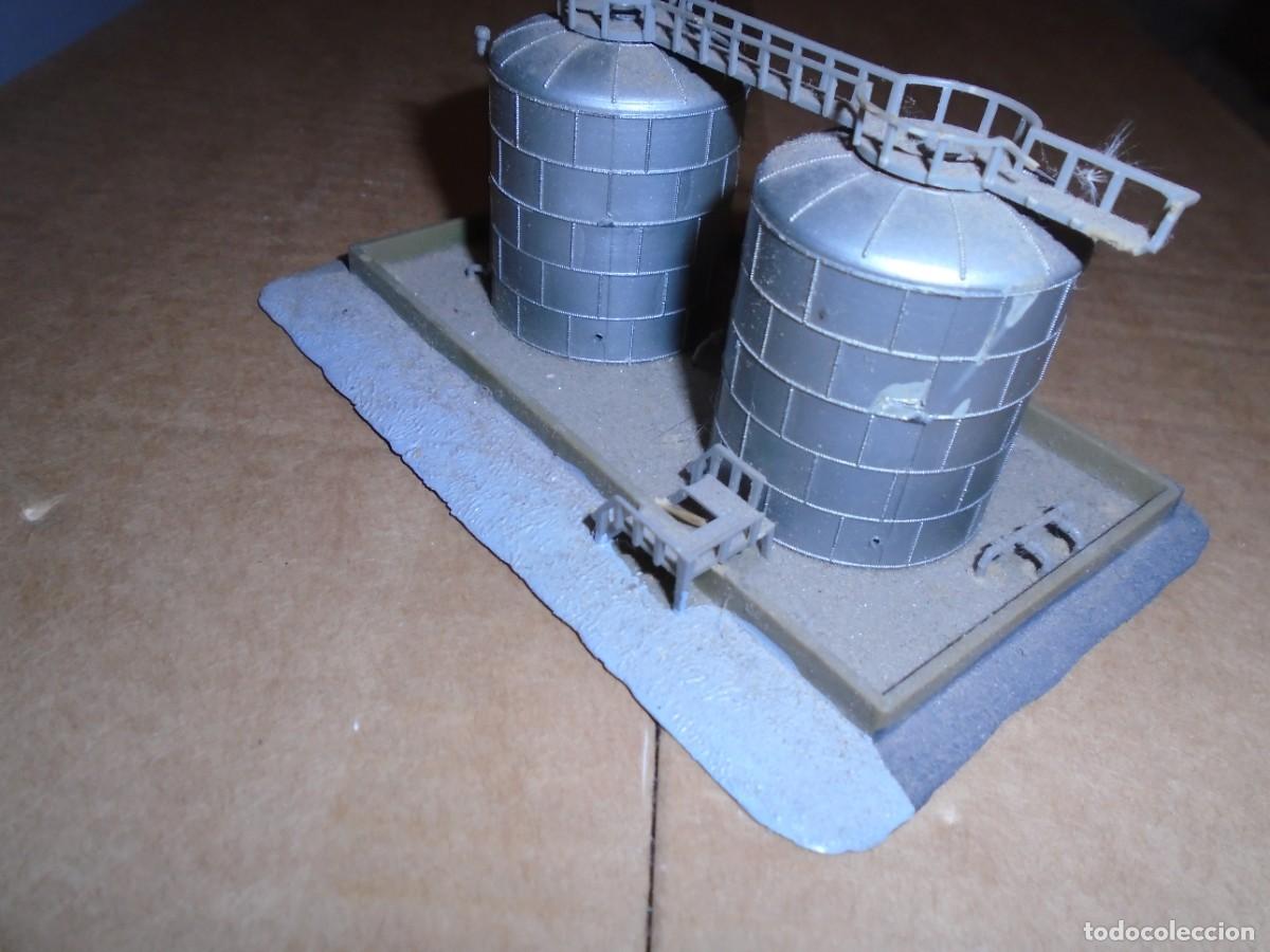 Trenes escala: CONJUNTO DE 2 DEPOSITOS PARA COMBUSTIBLES DE MARCA FALLER - Foto 1
