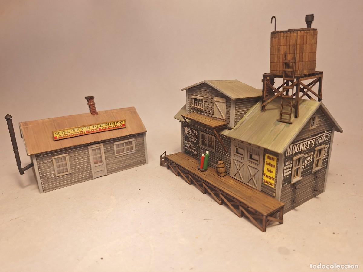Trenes escala: BAR MILLS. Escala H0. Mooneys Plumbing dos edificios 10,5x7 y 9x4,5 cms Con luz - Foto 1