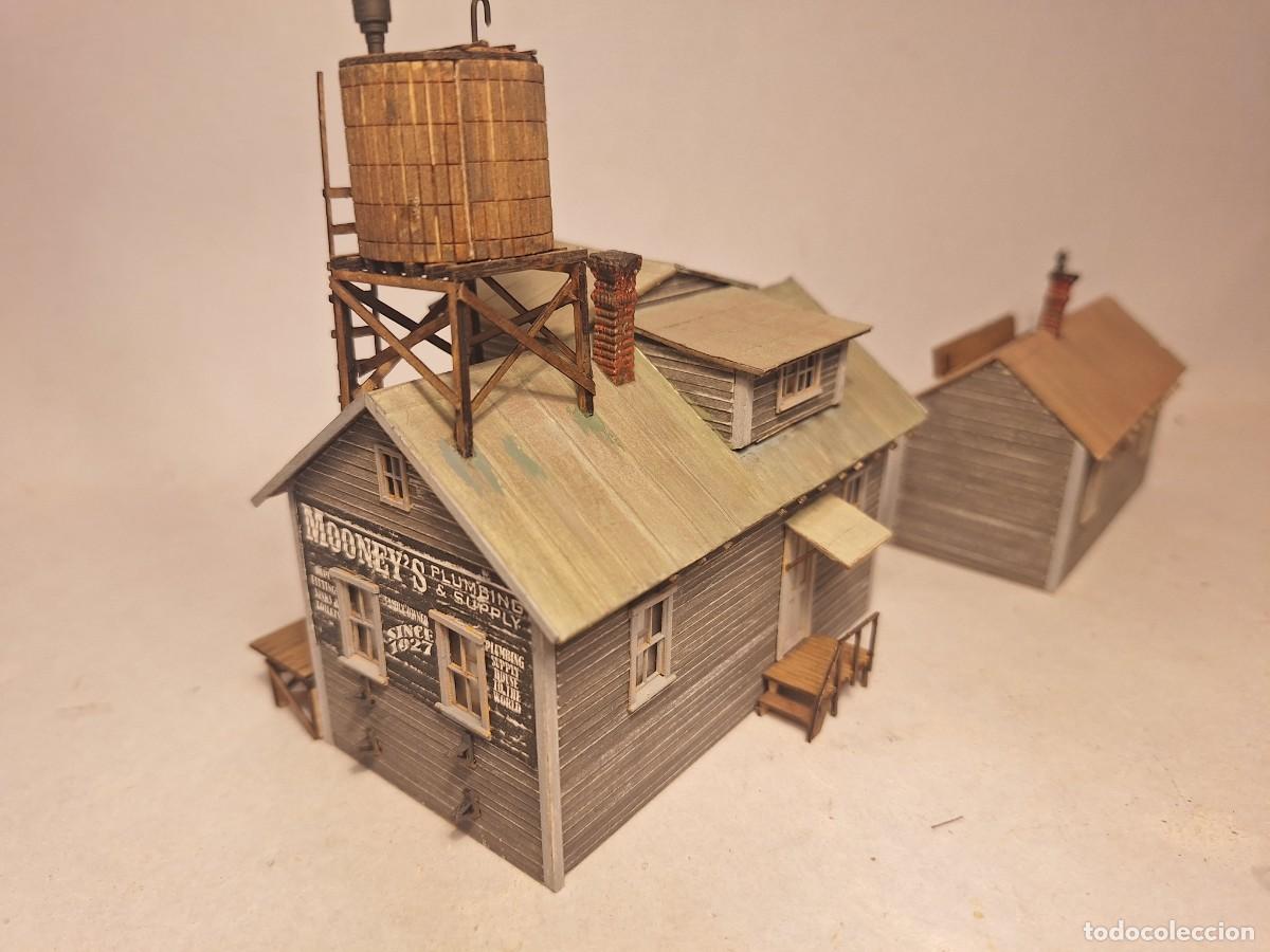 Trenes escala: BAR MILLS. Escala H0. Mooneys Plumbing dos edificios 10,5x7 y 9x4,5 cms Con luz - Foto 2