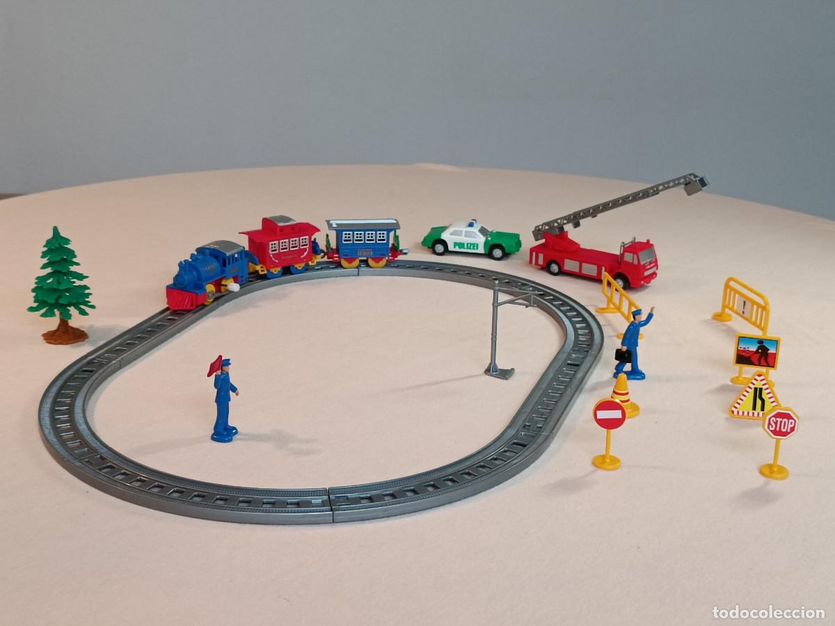 Trenes escala: Tren de pl&aacute;stico a cuerda, con complementos: Veh&iacute;culos, personal, obras... - Foto 1