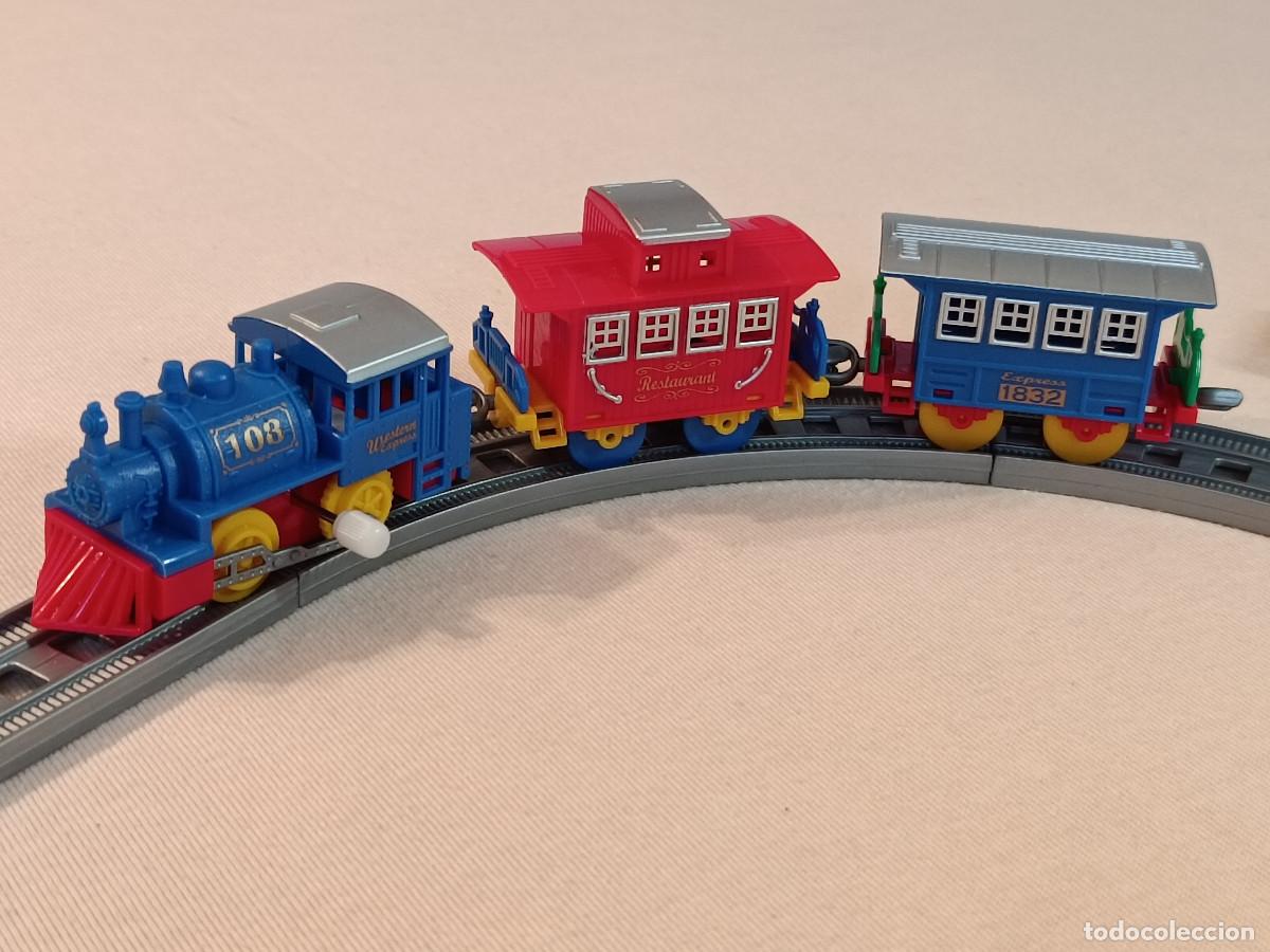 Trenes escala: Tren de pl&aacute;stico a cuerda, con complementos: Veh&iacute;culos, personal, obras... - Foto 3