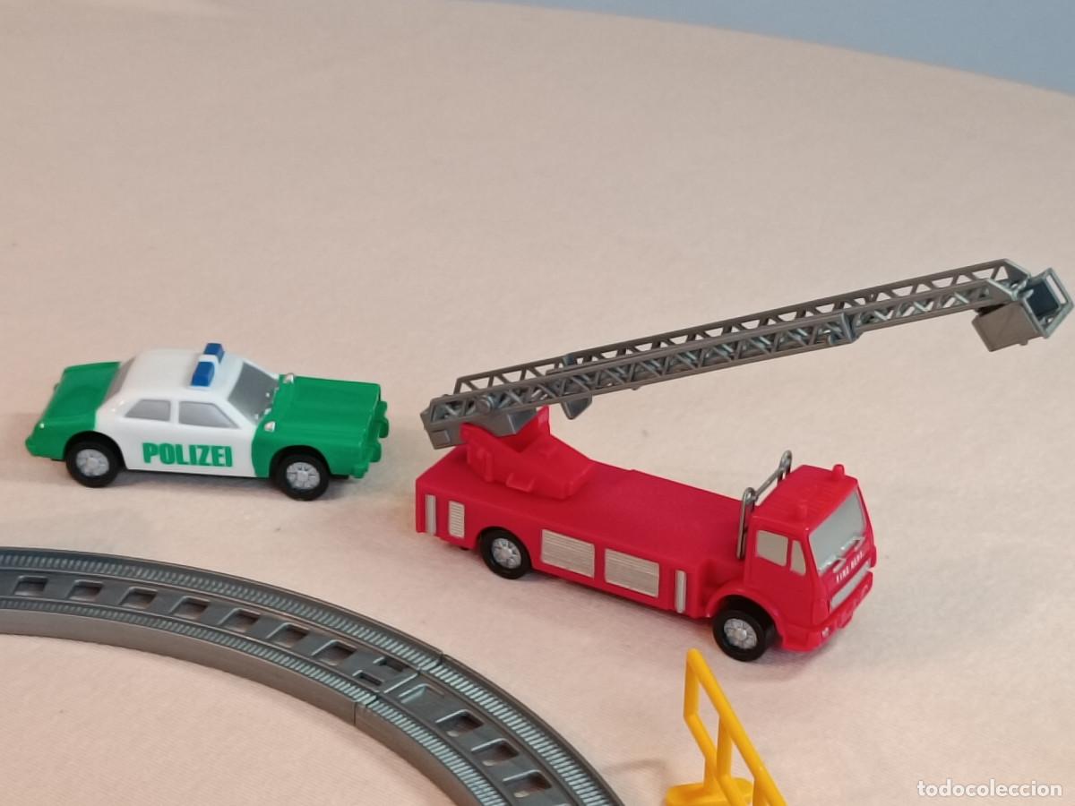 Trenes escala: Tren de pl&aacute;stico a cuerda, con complementos: Veh&iacute;culos, personal, obras... - Foto 5