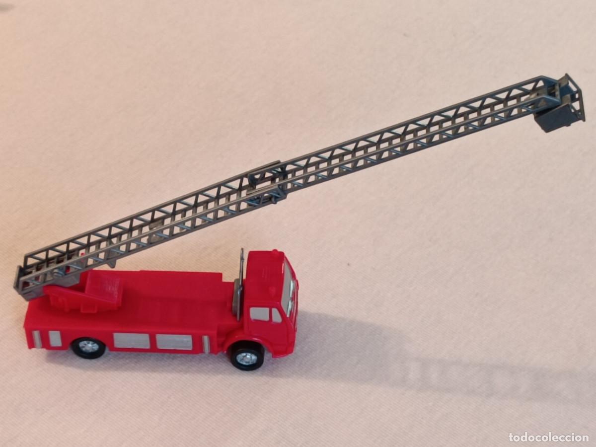 Trenes escala: Tren de pl&aacute;stico a cuerda, con complementos: Veh&iacute;culos, personal, obras... - Foto 13