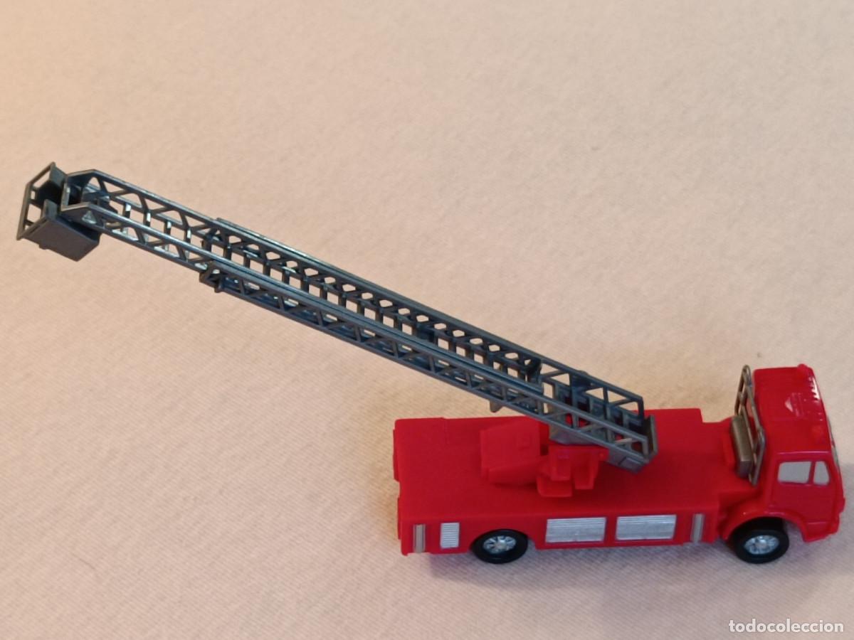 Trenes escala: Tren de pl&aacute;stico a cuerda, con complementos: Veh&iacute;culos, personal, obras... - Foto 14