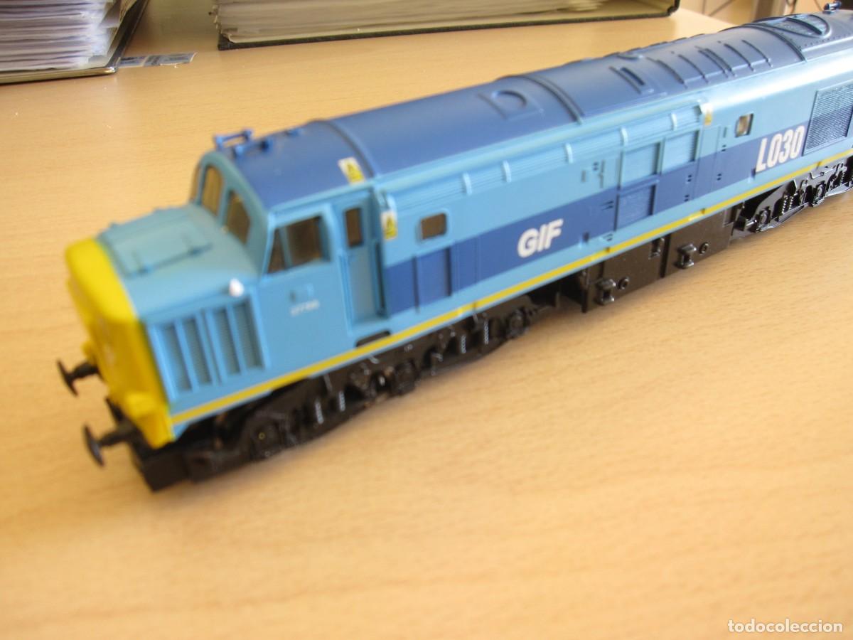 Trains &Eacute;chelle: locomotora inglesa para vias y obras H0 espa&ntilde;ola pero no renfe