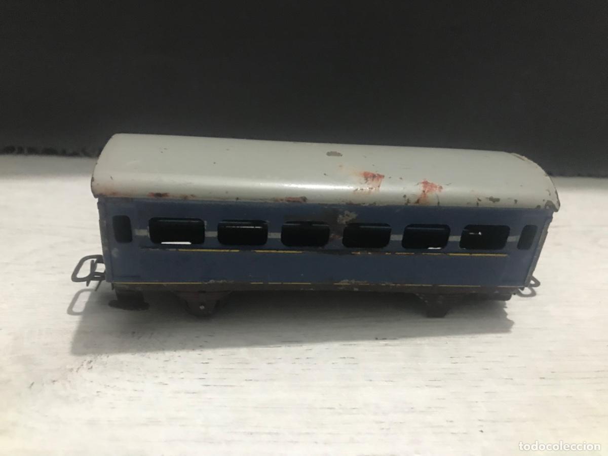 Trenes escala: Vag&oacute;n de chapa con falta - Foto 1