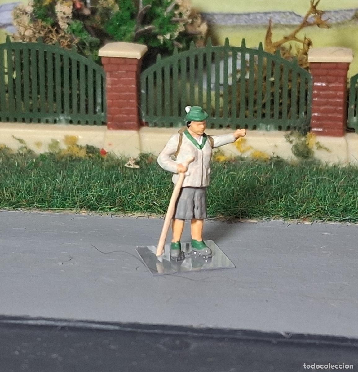 Trenes escala: Figura de excursionista. Escala H0 - Foto 1