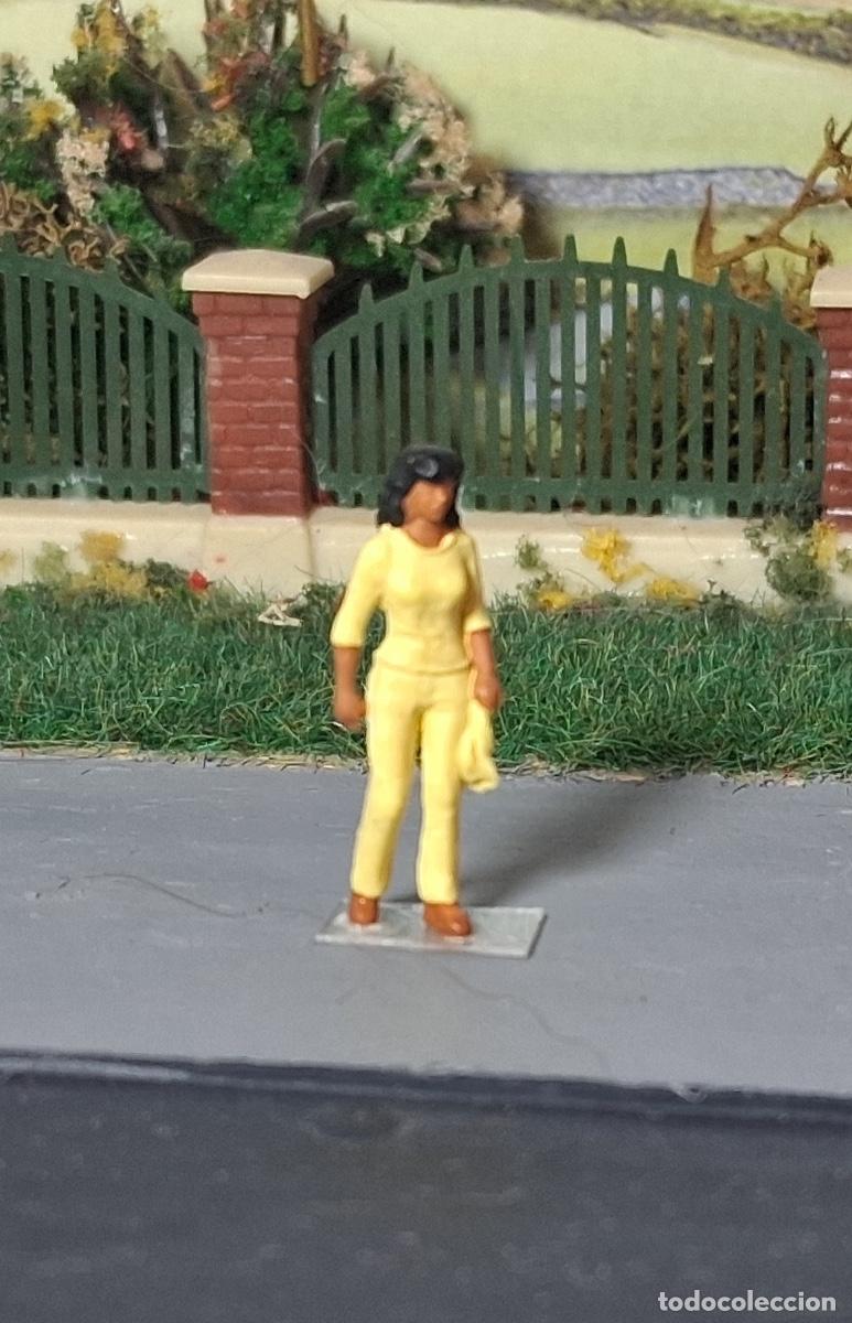 Trenes escala: Figura de mujer. Escala H0 - Foto 1