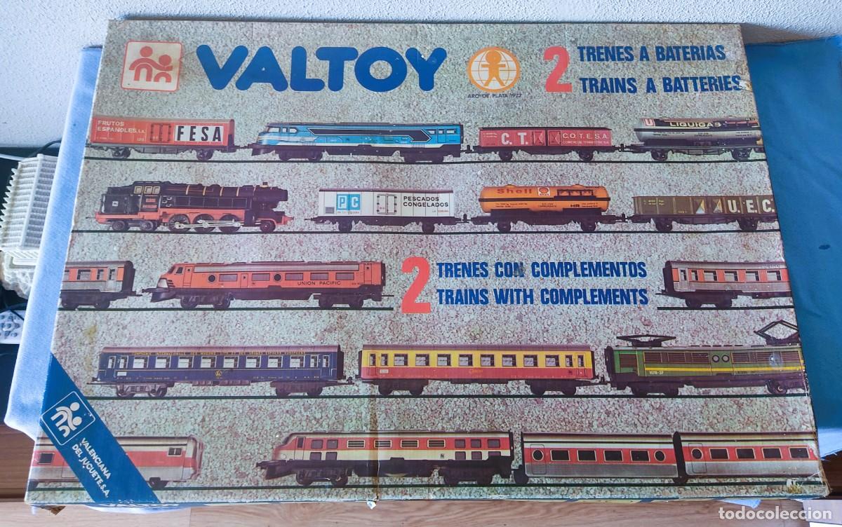 Trenes Escala: ENORME CAJA DE VALTOY CON 2 TRENES A BATERIA COMPLETO PREMIO ARO DE PLATA DEL A&Ntilde;O 1977