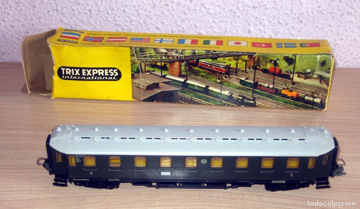 Trenes Escala: TRIX EXPRESS ANTIGUO COCHE H0 REF 3371 PASAJEROS DE 2 EN BUEN ESTADO