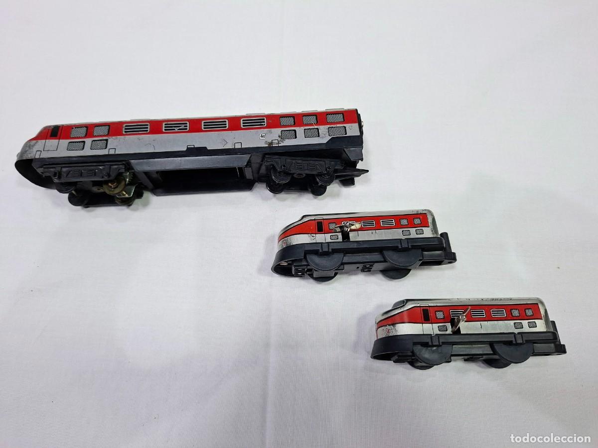 Trenes Escala: Conjunto de tres locomotoras escala H0 a cuerda y a pilas
