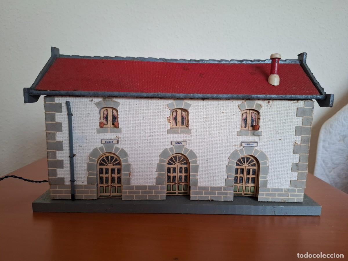 Trenes Escala: Estaci&oacute;n de escala S (1:64) del tren el&eacute;ctrico de Pay&aacute; Hermanos de los a&ntilde;os 50.