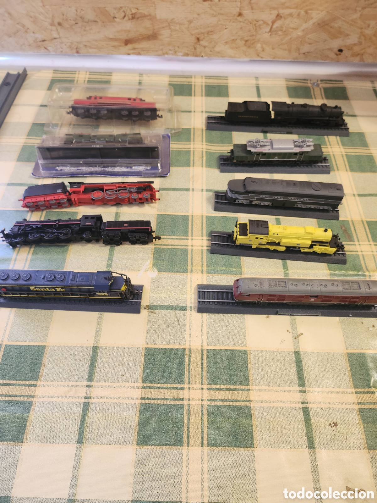 Trenes Escala: 10 locomotoras est&aacute;ticas N