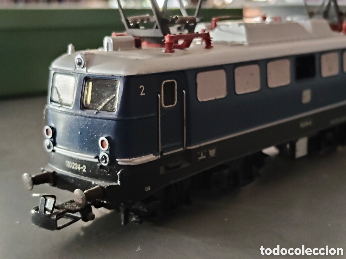 Trenes Escala: locomotora el&eacute;ctrica M&auml;rklin 3039 escala H0, modelo E-Lok BR 110 234-2 de la DB. [1, 2]