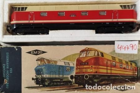 Trenes escala: G&Uuml;TZOLD. Locomotora el&eacute;ctrica, en caja original (Modelo V-180 Locomotora Alemana). Escala H0.