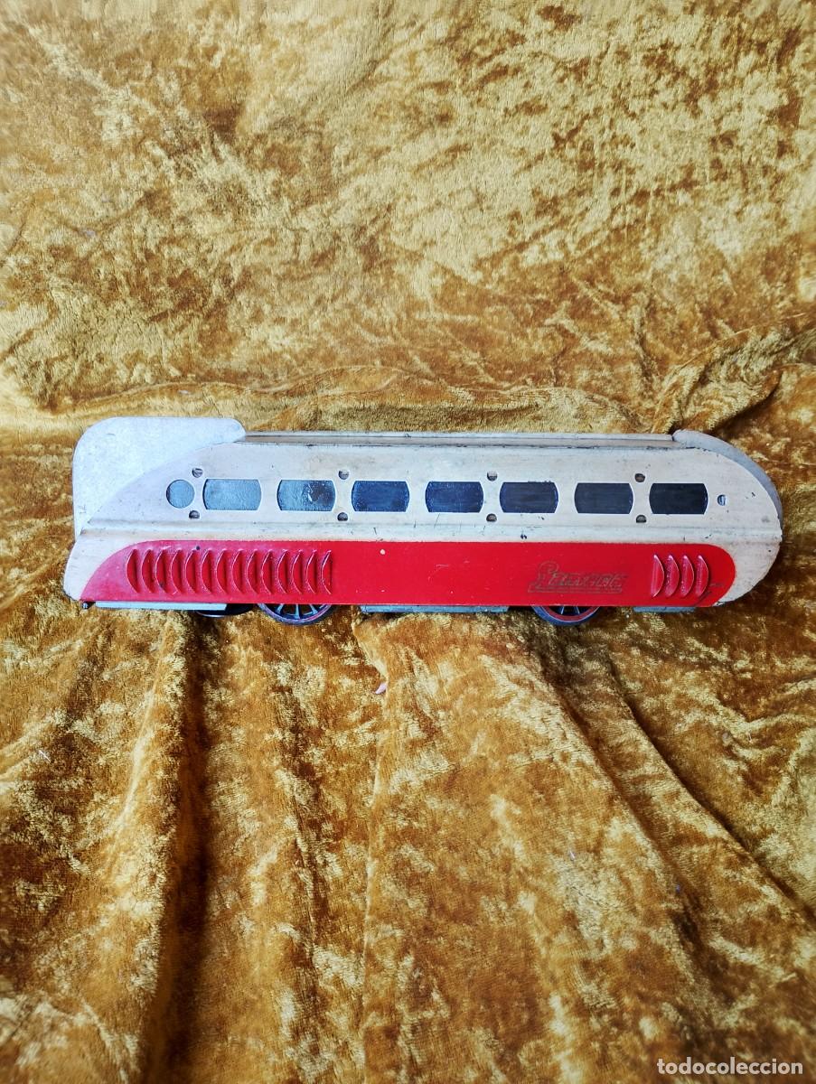 Trenes escala: LAMECA: curioso tren-vag&oacute;n/locomotora- encargado por El &Aacute;ncora de Oro (La Casa de los Trenes) en los