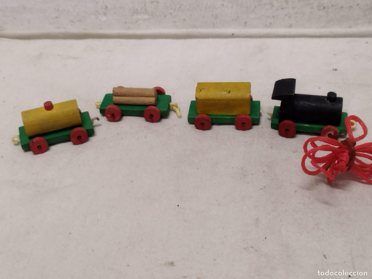 Trenes escala: Antiguo tren de juguete de madera. Locomotora y 3 vagones. Como se ven en las fotos.