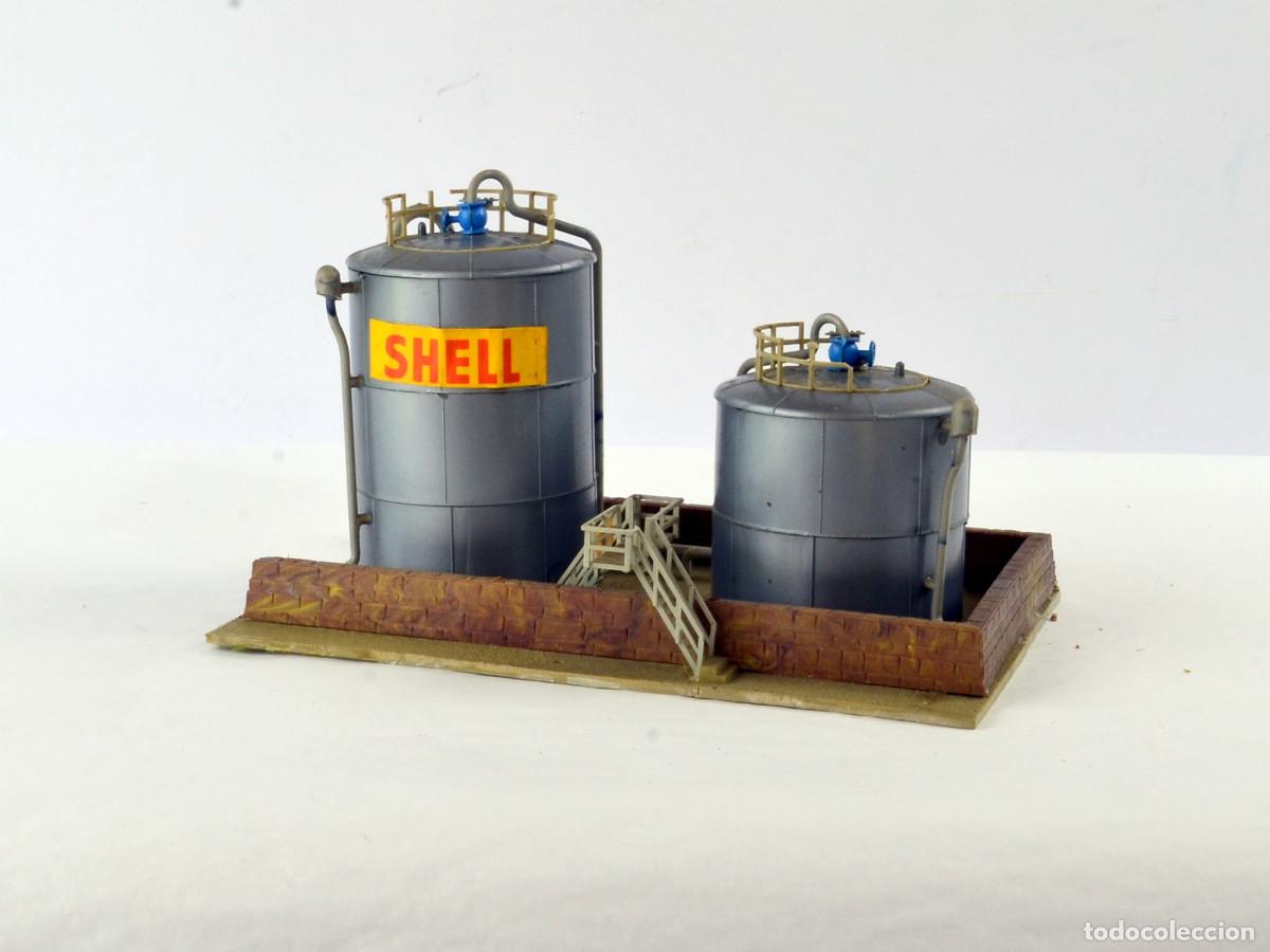 Trenes escala: Kibri Edificios H0 Conjunto de Dos Dep&oacute;sitos de Carburante para Arreglar
