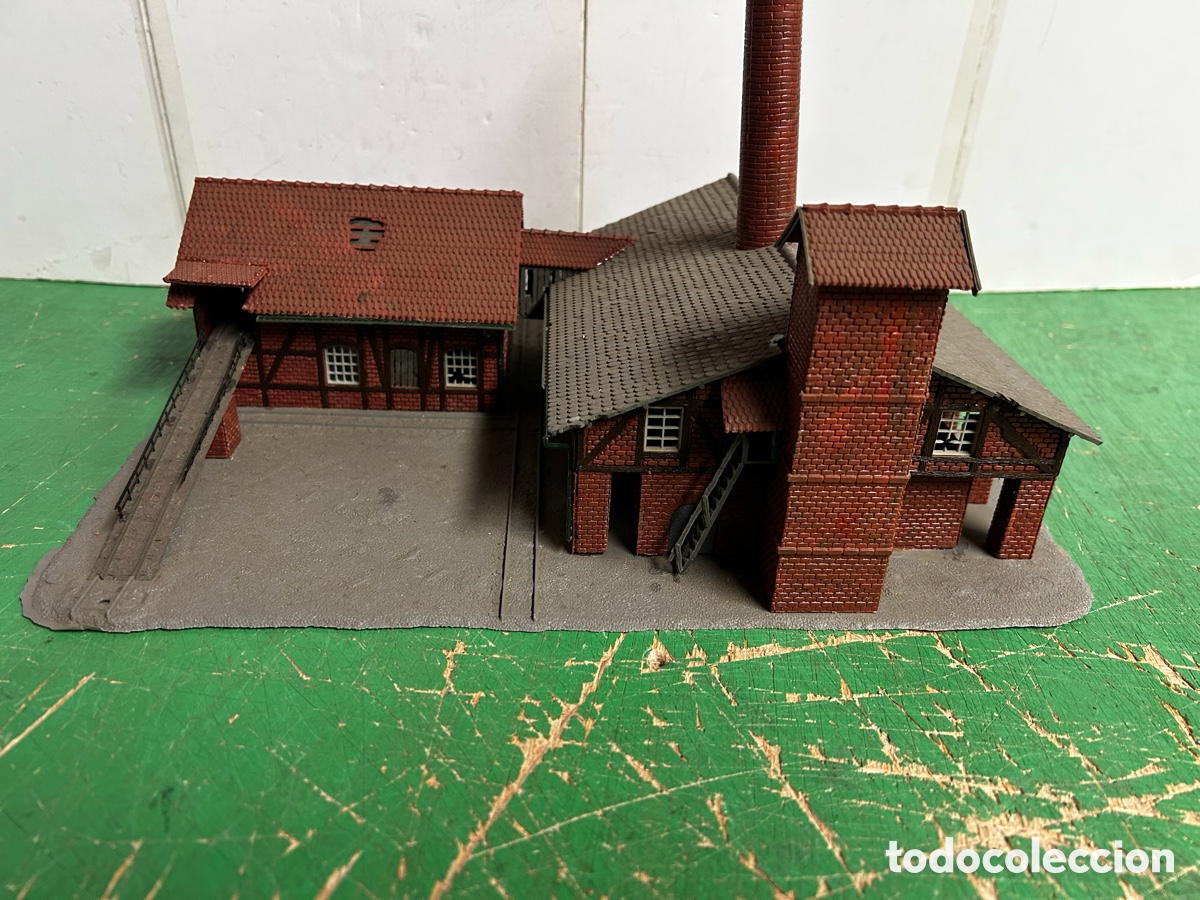Trenes escala: AHM EDIFICO DE LADRILLOS ABANDONADOS ESCALA HO