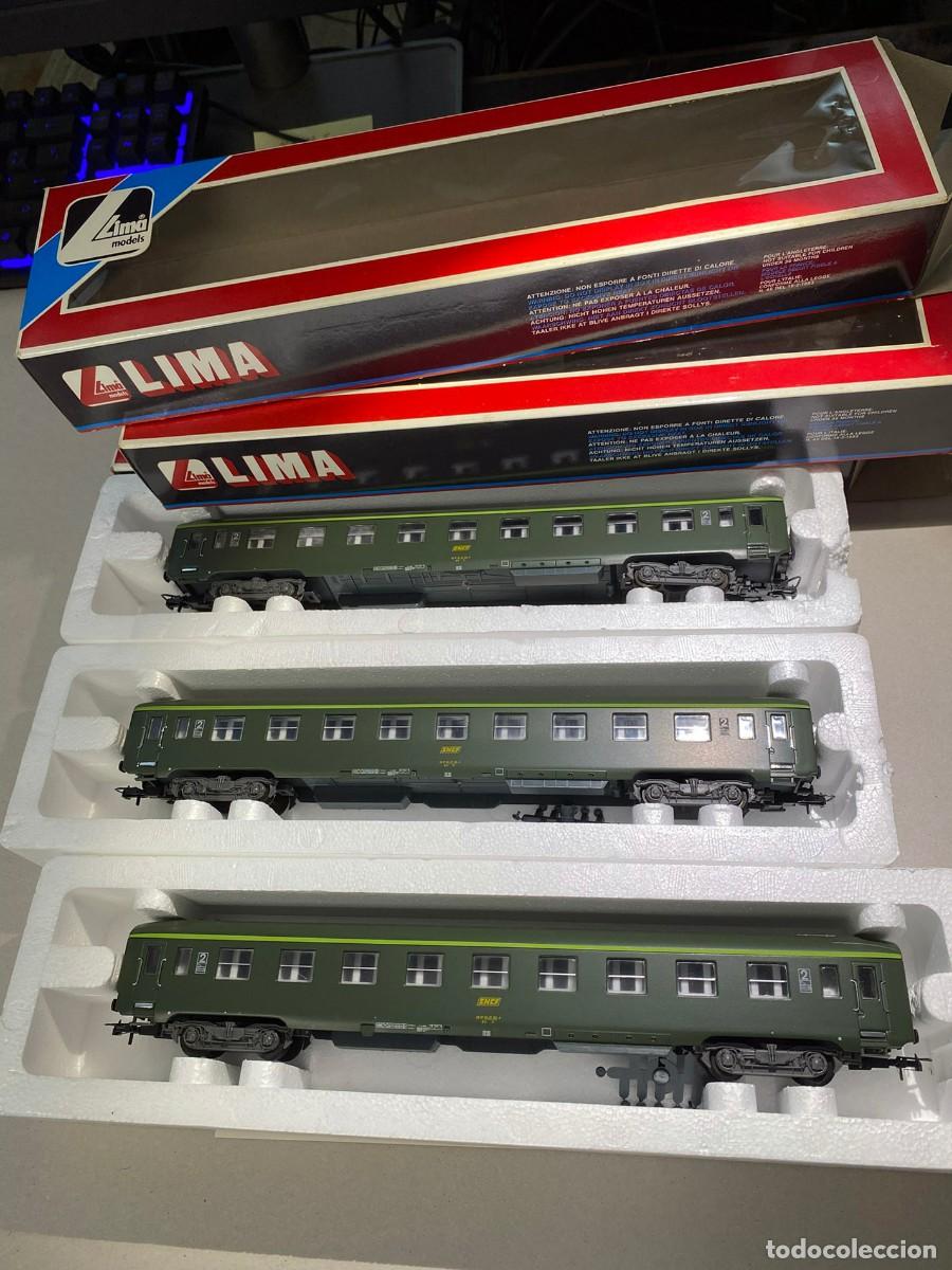 Trenes escala: Tres vagones de tren escala HO de pasajeros de 2&ordf; clase de la marca LIMA