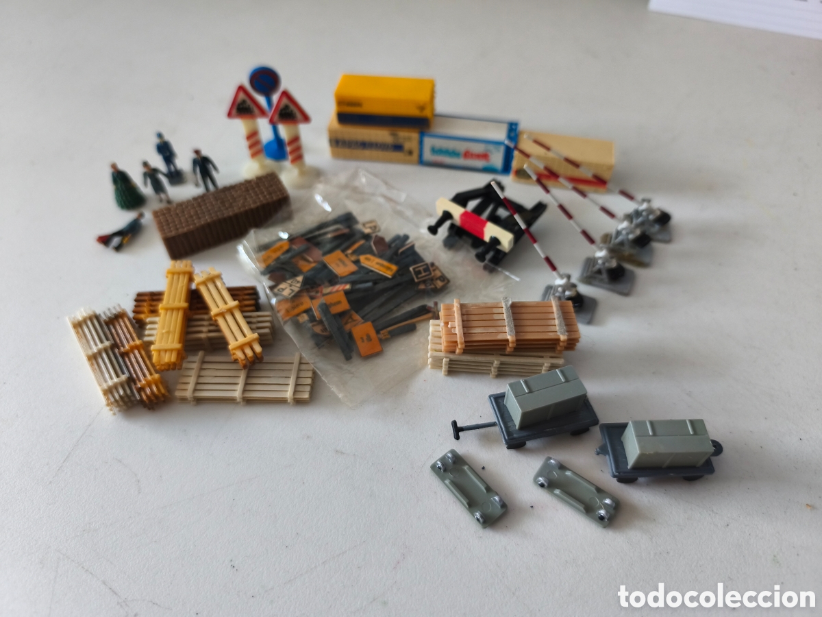 Trenes escala: Lote vintage modelismo ferroviario H0 &ndash; contenedores RENFE DB Hapag-Lloyd, se&ntilde;ales y figuras
