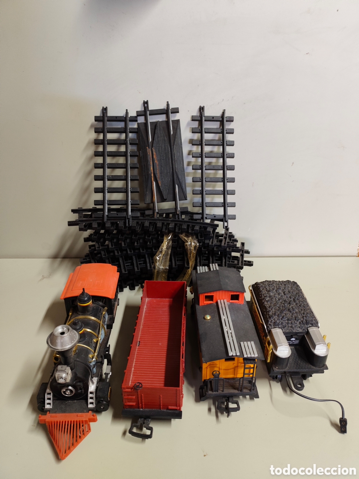 Trenes escala: Antiguo tren de juguete New Bright m&aacute;s v&iacute;as.