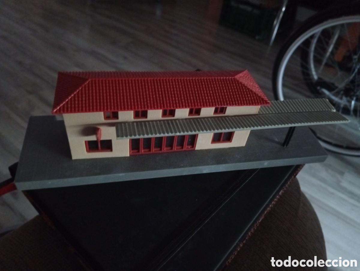 Trenes escala: Estaci&oacute;n tren Salou perfecto estado