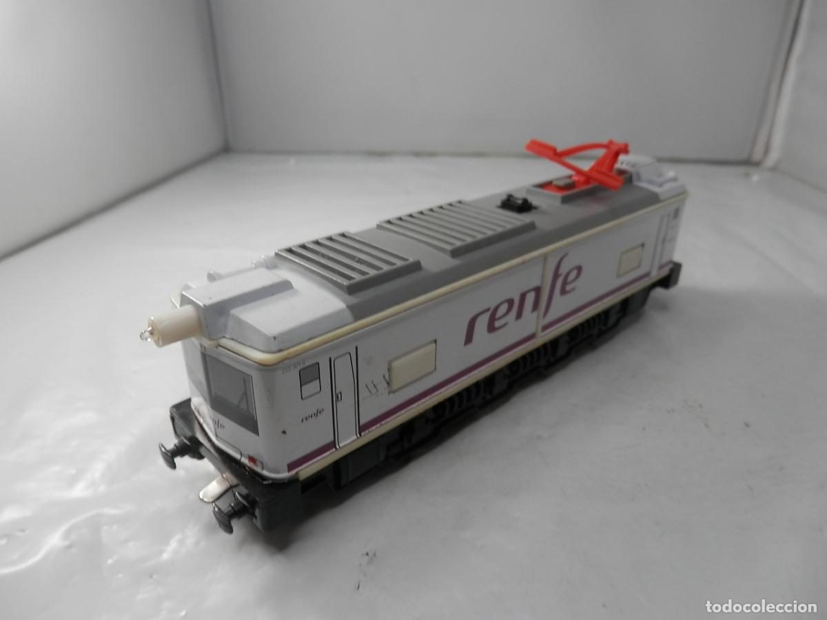 Trenes escala: LOCOMOTORA ESCALA HO A PILAS
