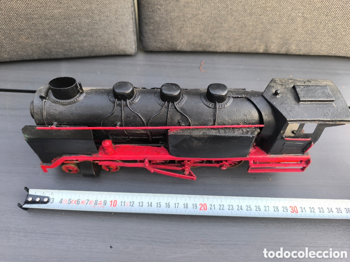 Trenes escala: antigua locomotora de metal