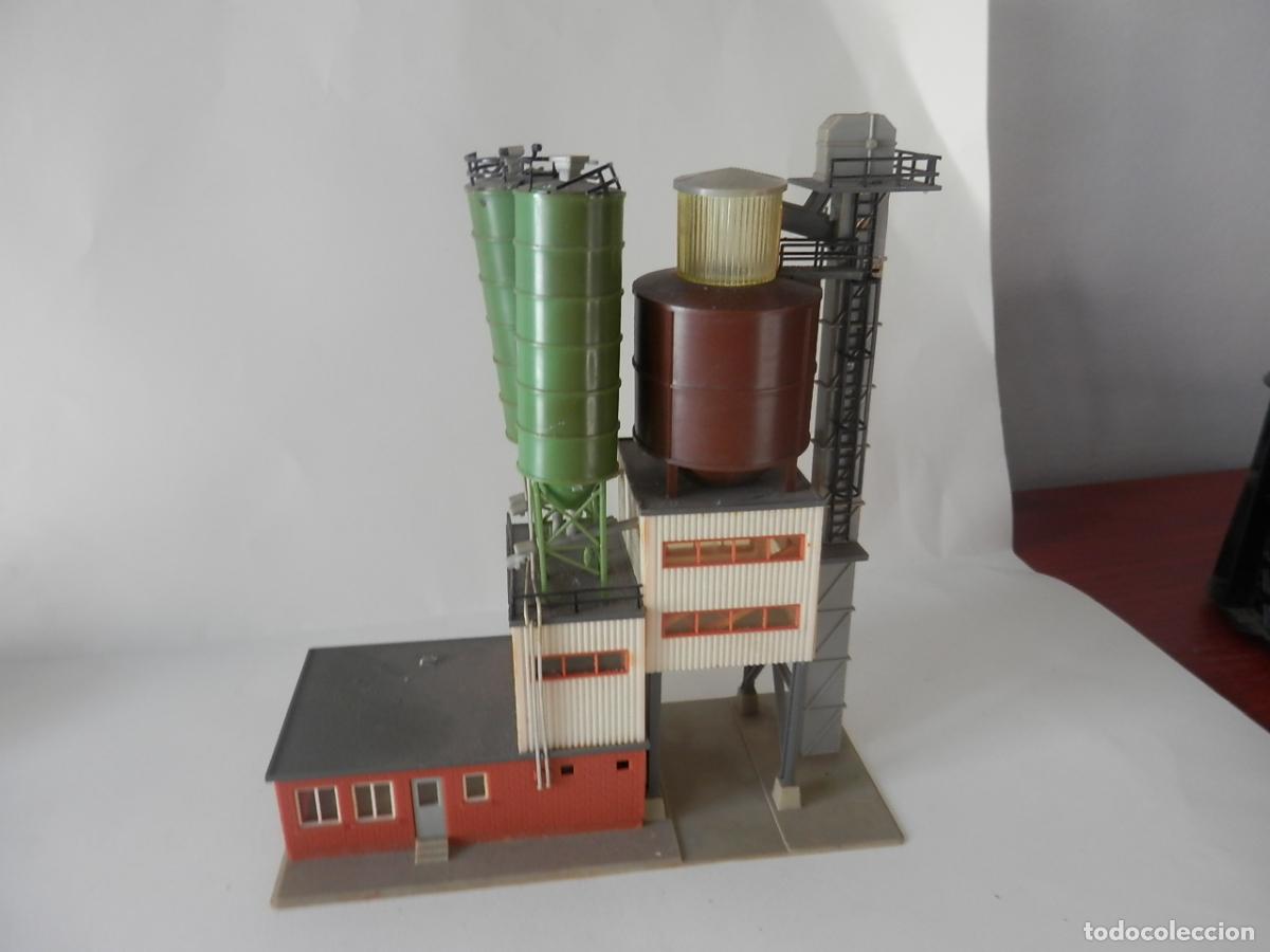 Trenes escala: EDIFICIO INDUSTRIAL ESCALA HO DE FALLER