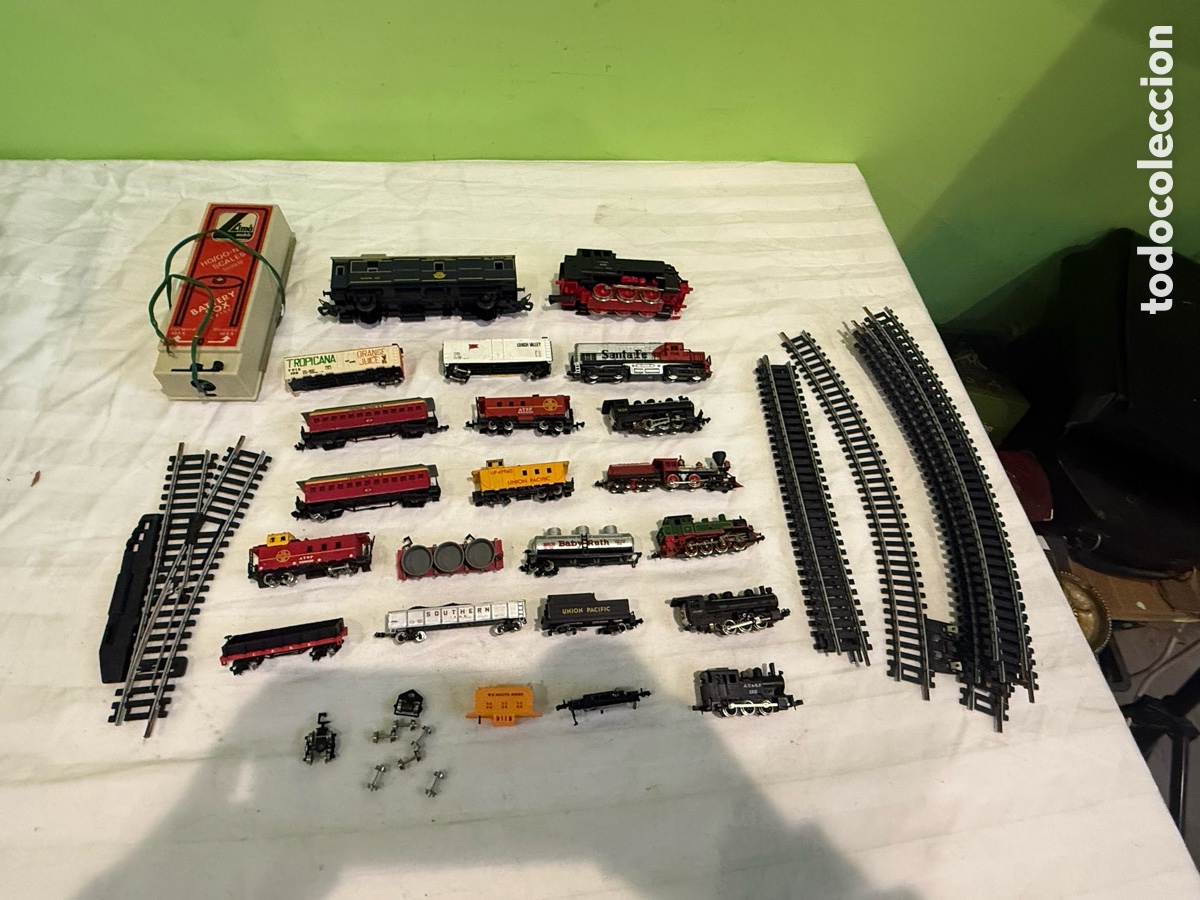 Trenes escala: Gran lote de 7 locomotoras antiguas en miniatura, vagones, v&iacute;as y accesorios ferroviarios &ndash; Escala N