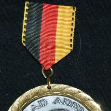 Trofeos y medallas: MEDALLA CONMEMORATIVA KONRAD ADENAUER. Lote 32259416