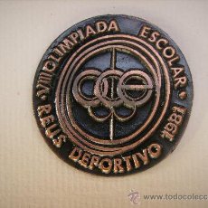 Trofeos y medallas: VIII OLIMPIADA ESCOLAR,REUS DEPORTIVO-AÑO 1981-DIAMETRO 5 CM.VER FOTO ADICIONAL.