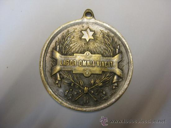 Trofeos y medallas: MEDALLA MILITAR AL MERITO - Foto 2