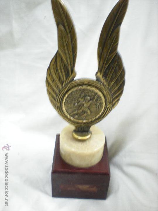 Trofeos y medallas: TROFEO APLICABLE AL FUTBOL - Foto 1