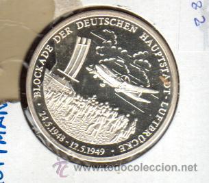 PRECIOSA MEDALLA DE PLATA DEDICADA AL BLOQUEO DE BERLIN DEL 24 -5 -1948 VER FOTOS (Numismática - Medallería - Trofeos y Conmemorativas)