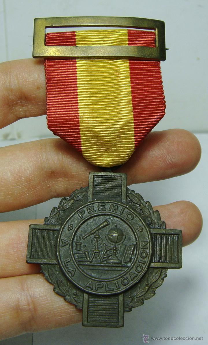 Trofeos y medallas: Antigua Medalla. Premio a la Aplicaci&oacute;n. - Foto 1
