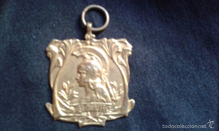 Trofeos y medallas: ANTIGUA MEDALLA ESCOLAR AL MERITO - DORADA - Foto 1
