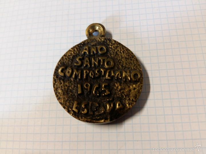 Trofeos y medallas: Medall&oacute;n de bronce, a&ntilde;o santo compostelano, 1965 - Foto 2