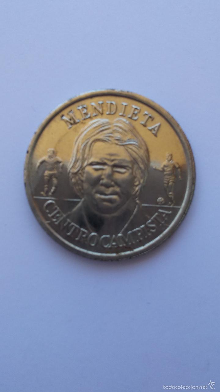 Trofeos y medallas: Medalla ,moneda de la seleccion, mendieta de 2,7 cms - Foto 1