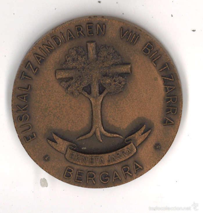 Trofeos y medallas: VIII Asamblea de euskaltzaindia. Bergara, 1978 - Foto 1