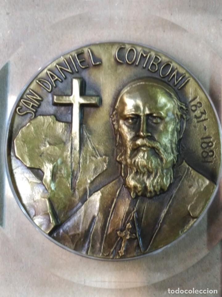 Trofeos y medallas: Medalla San Daniel Comboni en marco de metacrilato - Foto 2