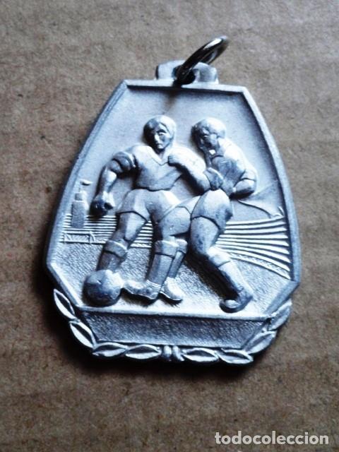 Trofeos y medallas: MEDALLA DE FUTBOL BARCELONA 1982 - Foto 1