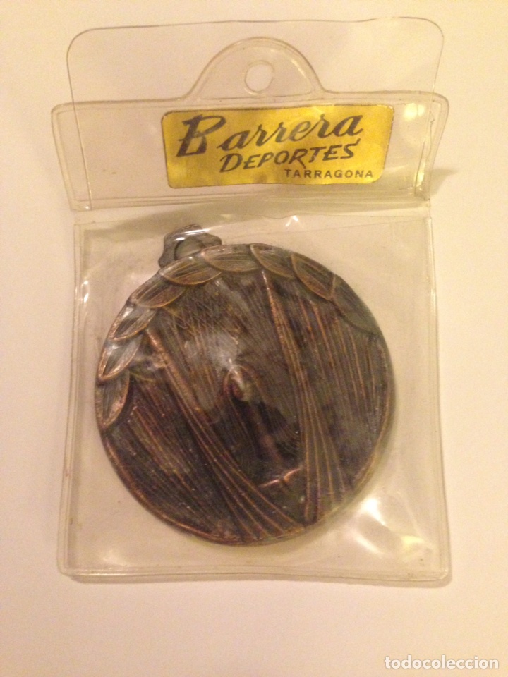 Trofeos y medallas: Medalla/Trofeo.- (Simil Bronce) - Foto 2