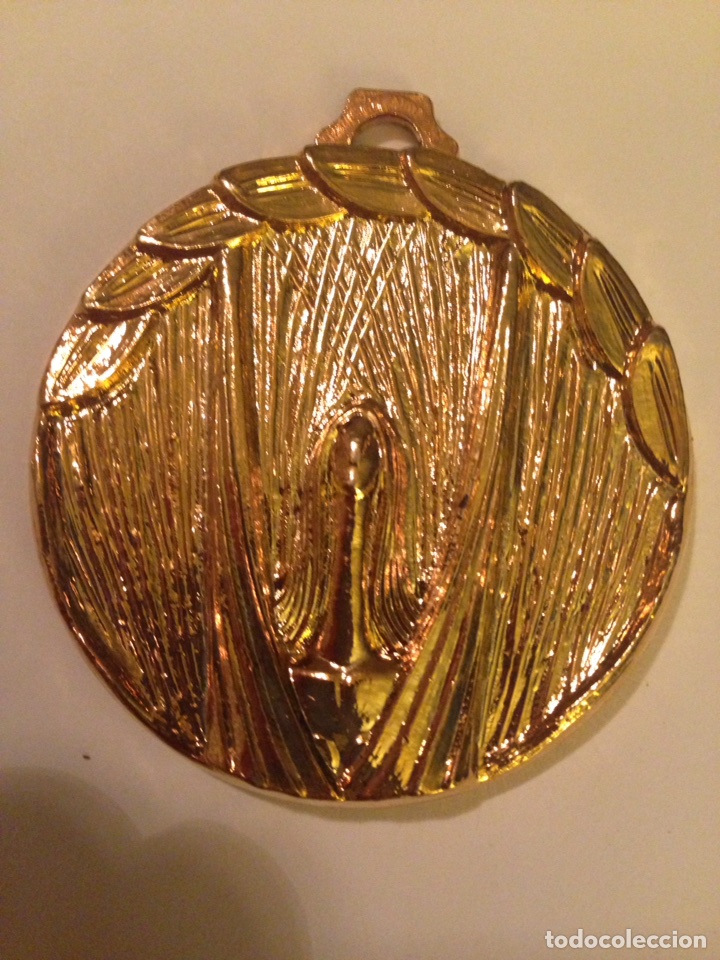 Trofeos y medallas: Medalla/Trofeo.- (Simil Oro) - Foto 1