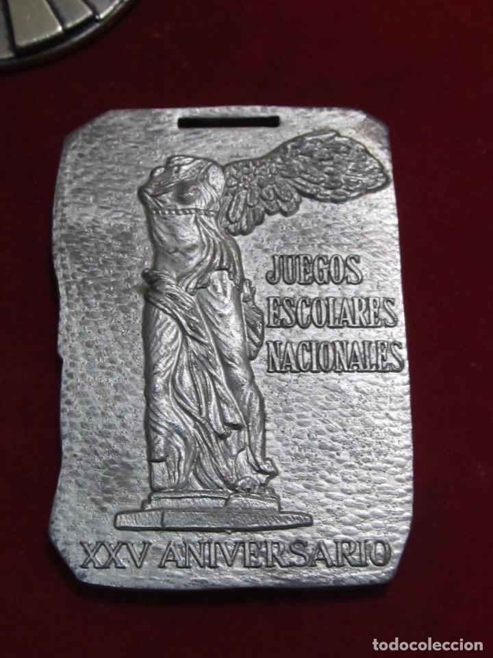 Trofeos y medallas: 3 MEDALLAS DEPORTIVAS - Foto 2