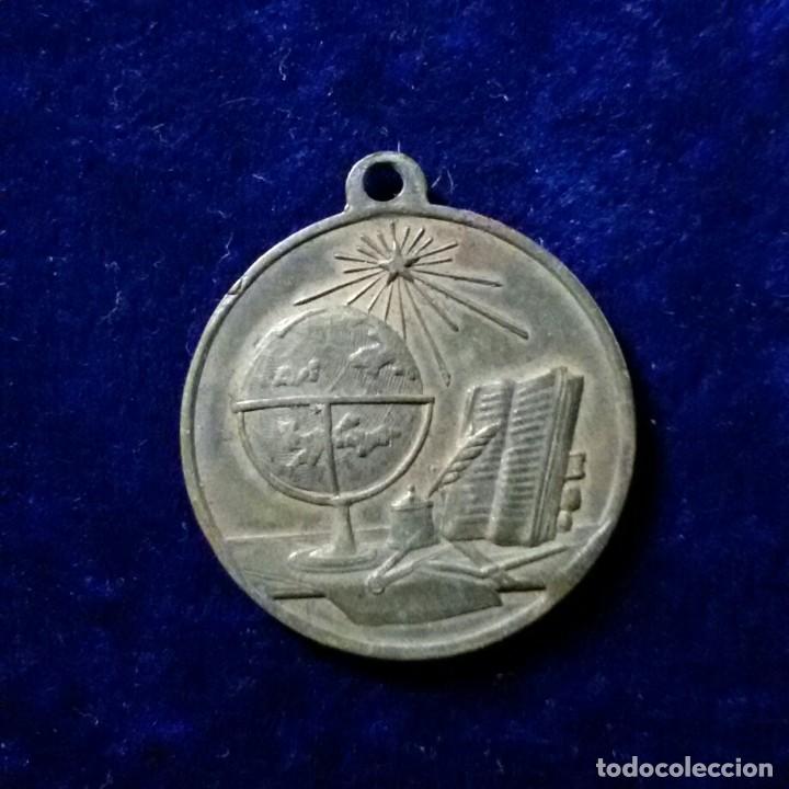 Trofeos y medallas: Medalla escolar premio a la aplicacion - Foto 1