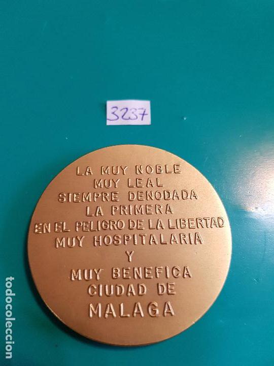 Trofeos y medallas: MEDALLA AYUNTAMIENTO DE MALAGA - Foto 2