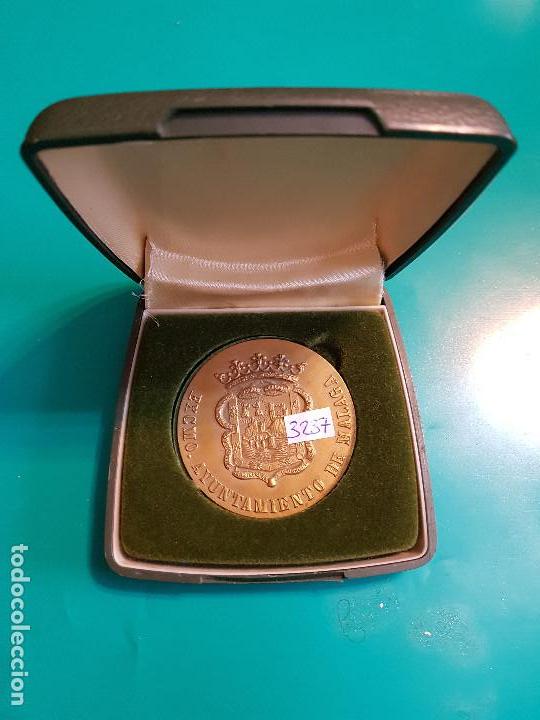 Trofeos y medallas: MEDALLA AYUNTAMIENTO DE MALAGA - Foto 3